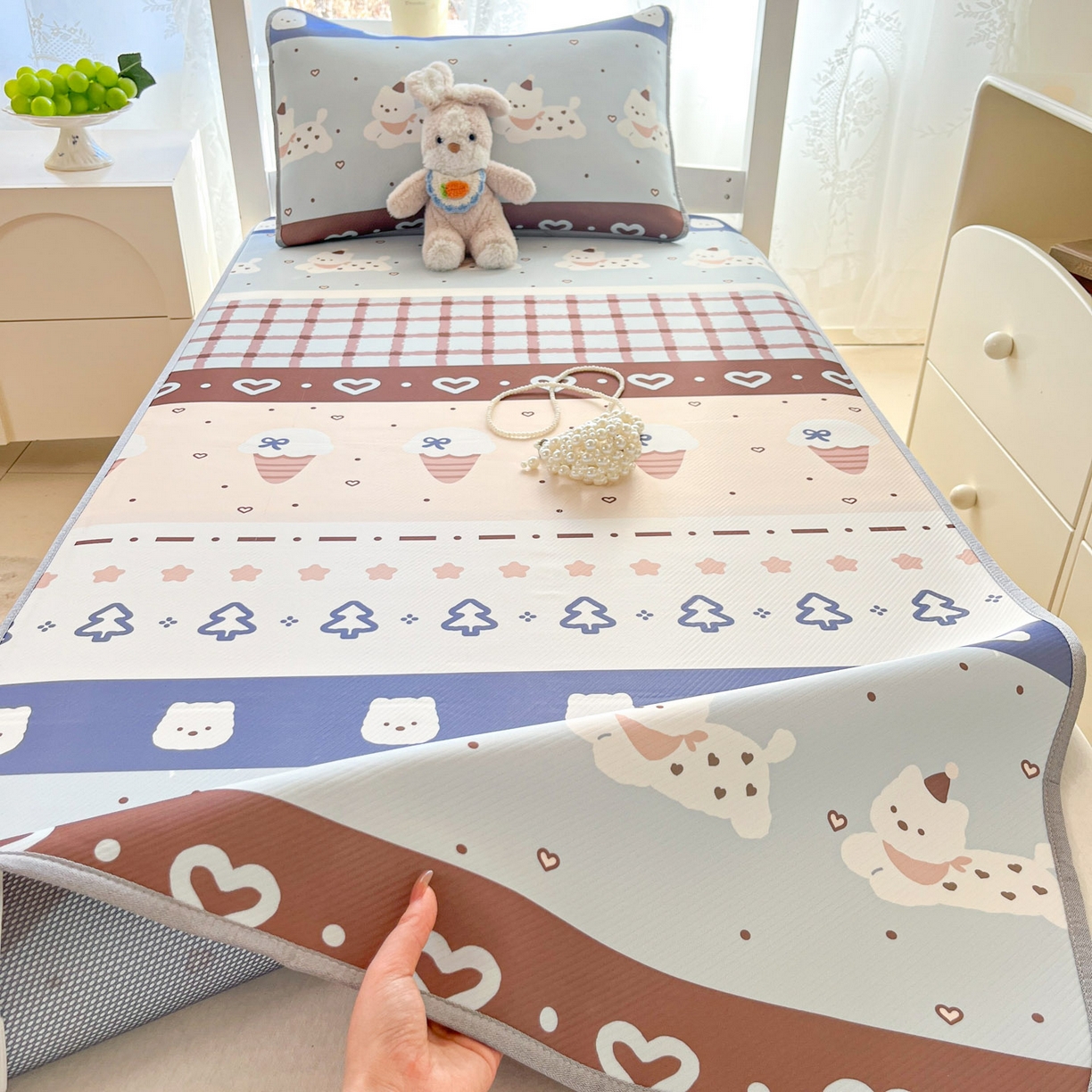 91家纺网 家纺一手货源 找家纺 川悦生活 2026新款凉感冰丝席小阪凉感冰丝数码印花席学生床 席巧克力乐园