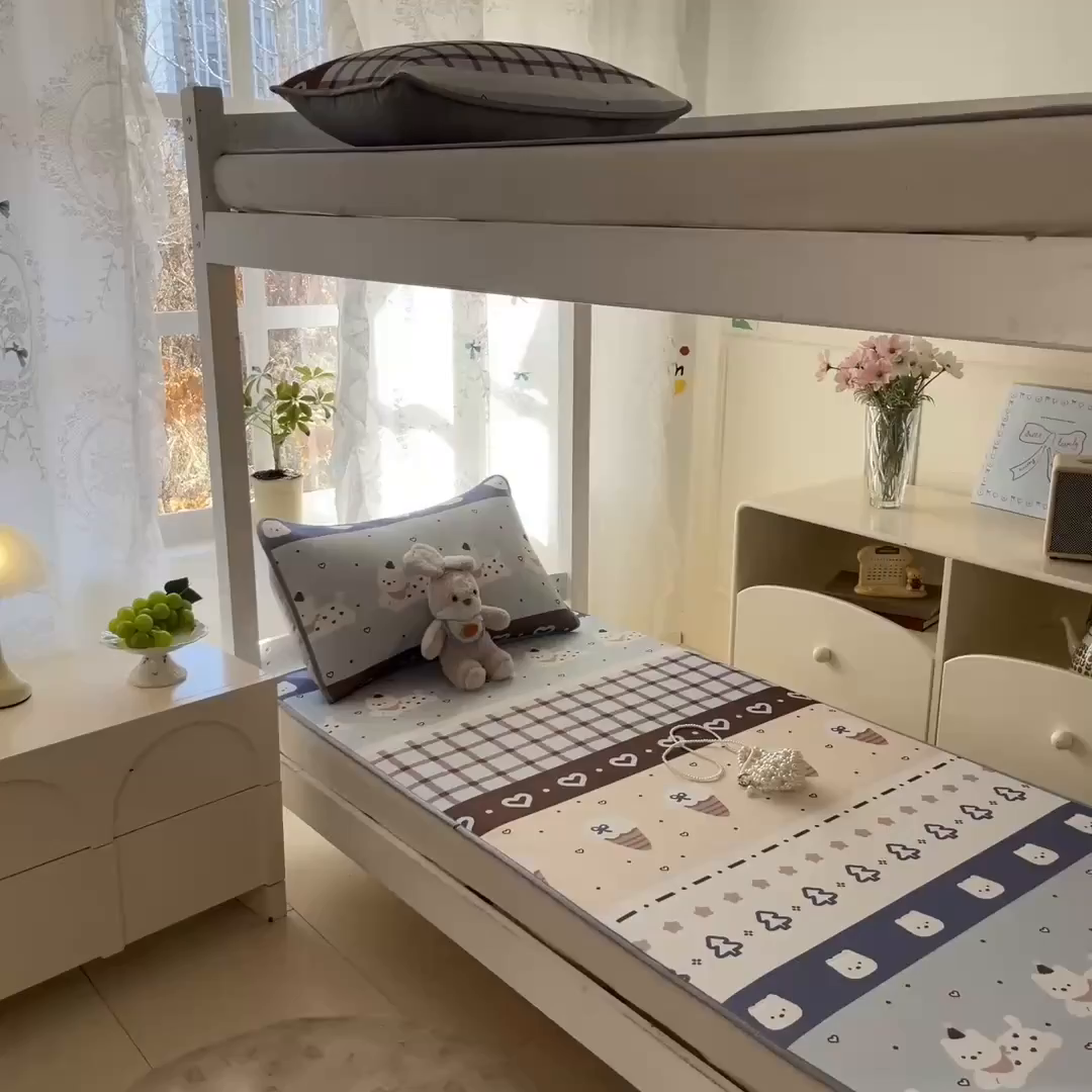 91家纺网 家纺一手货源 找家纺 川悦生活 2026新款凉感冰丝席小阪凉感冰丝数码印花席学生床 席巧克力乐园