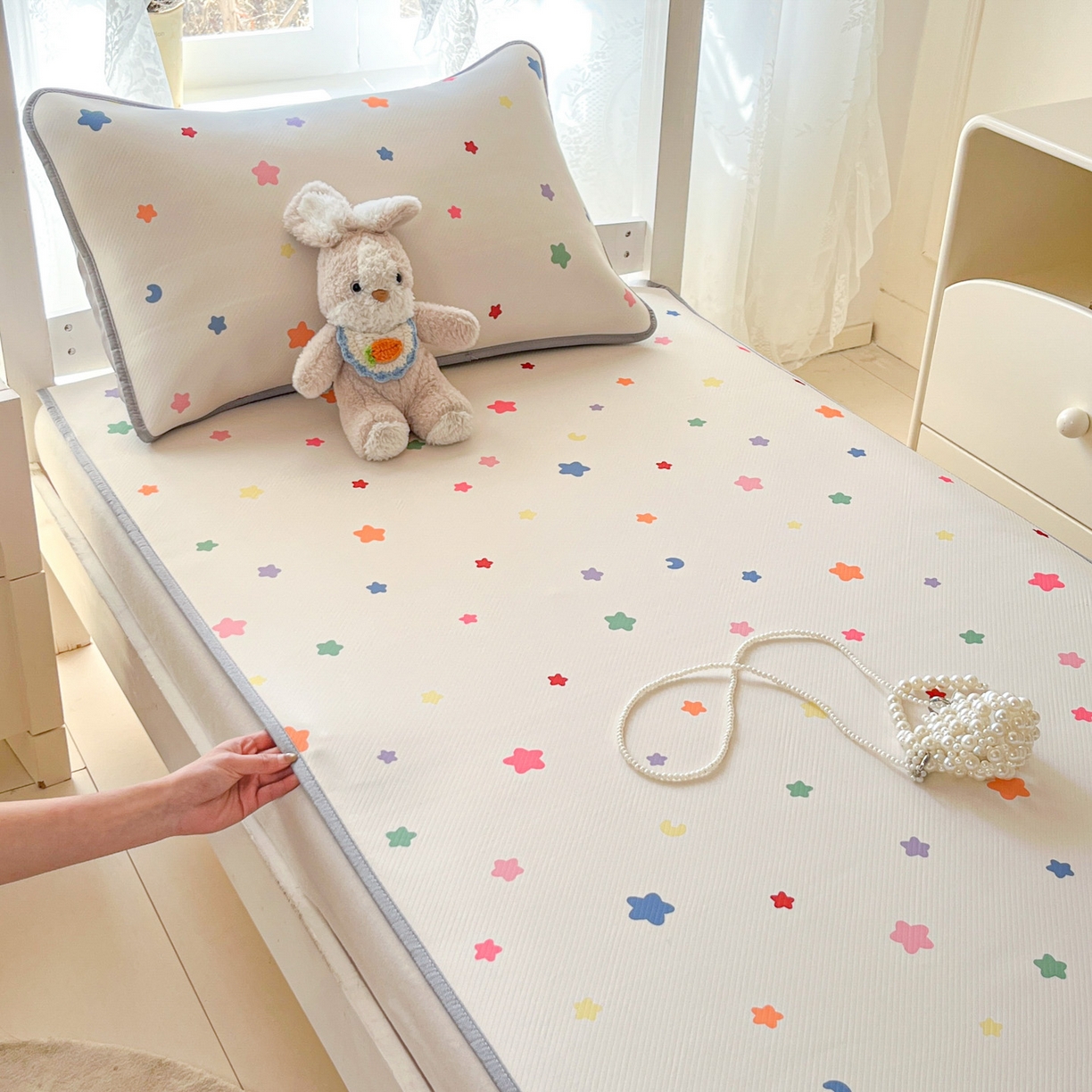 91家纺网 家纺一手货源 找家纺 川悦生活 2026新款凉感冰丝席小阪凉感冰丝数码印花席学生床 席晴天星星