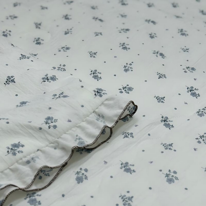 91家纺网 家纺一手货源 找家纺 申龙家纺 2026新款皱皱纱荷叶边夏凉被 星点蓝花