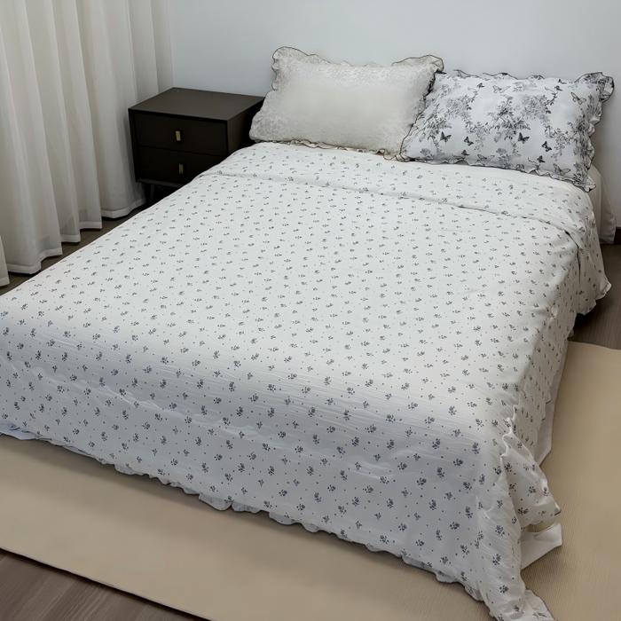 91家纺网 家纺一手货源 找家纺 申龙家纺 2026新款皱皱纱荷叶边夏凉被 星点蓝花