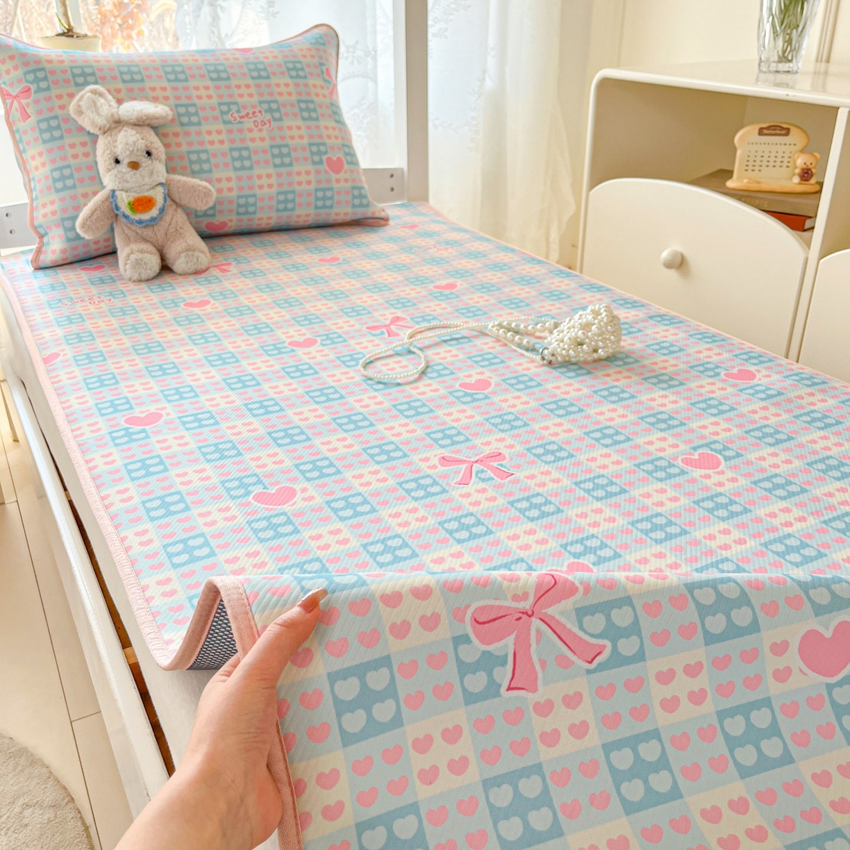 91家纺网 家纺一手货源 找家纺 川悦生活 2026新款凉感冰丝席小阪凉感冰丝数码印花席学生床 席甜梦心愿