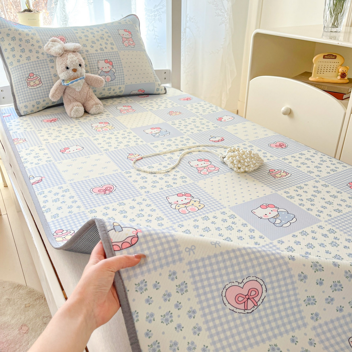 91家纺网 家纺一手货源 找家纺 川悦生活 2026新款凉感冰丝席小阪凉感冰丝数码印花席学生床 席小猫庄园