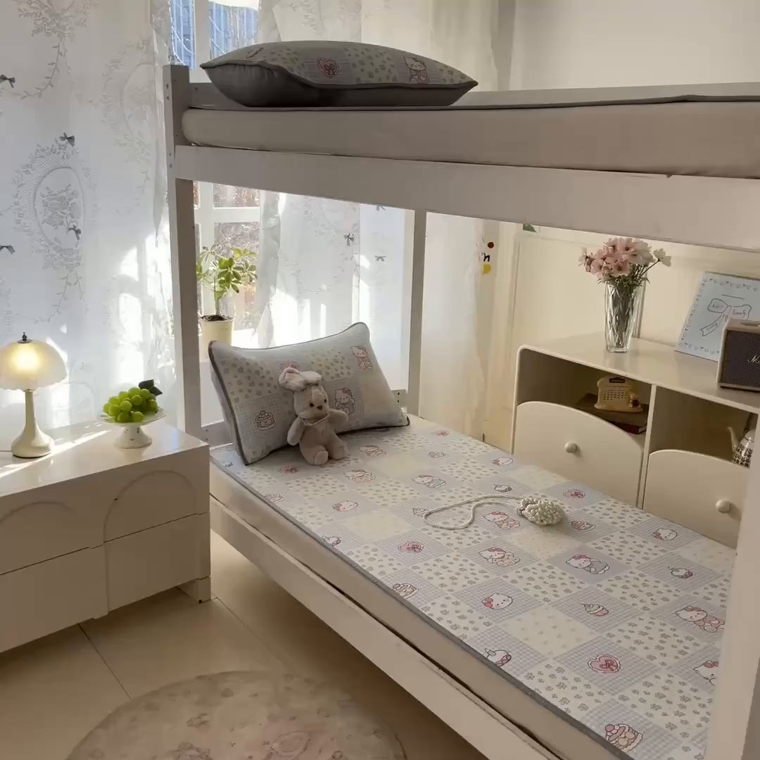 91家纺网 家纺一手货源 找家纺 川悦生活 2026新款凉感冰丝席小阪凉感冰丝数码印花席学生床 席小猫庄园