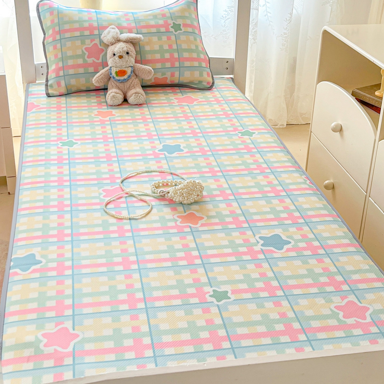 91家纺网 家纺一手货源 找家纺 川悦生活 2026新款凉感冰丝席小阪凉感冰丝数码印花席学生床 席杏仁小星星