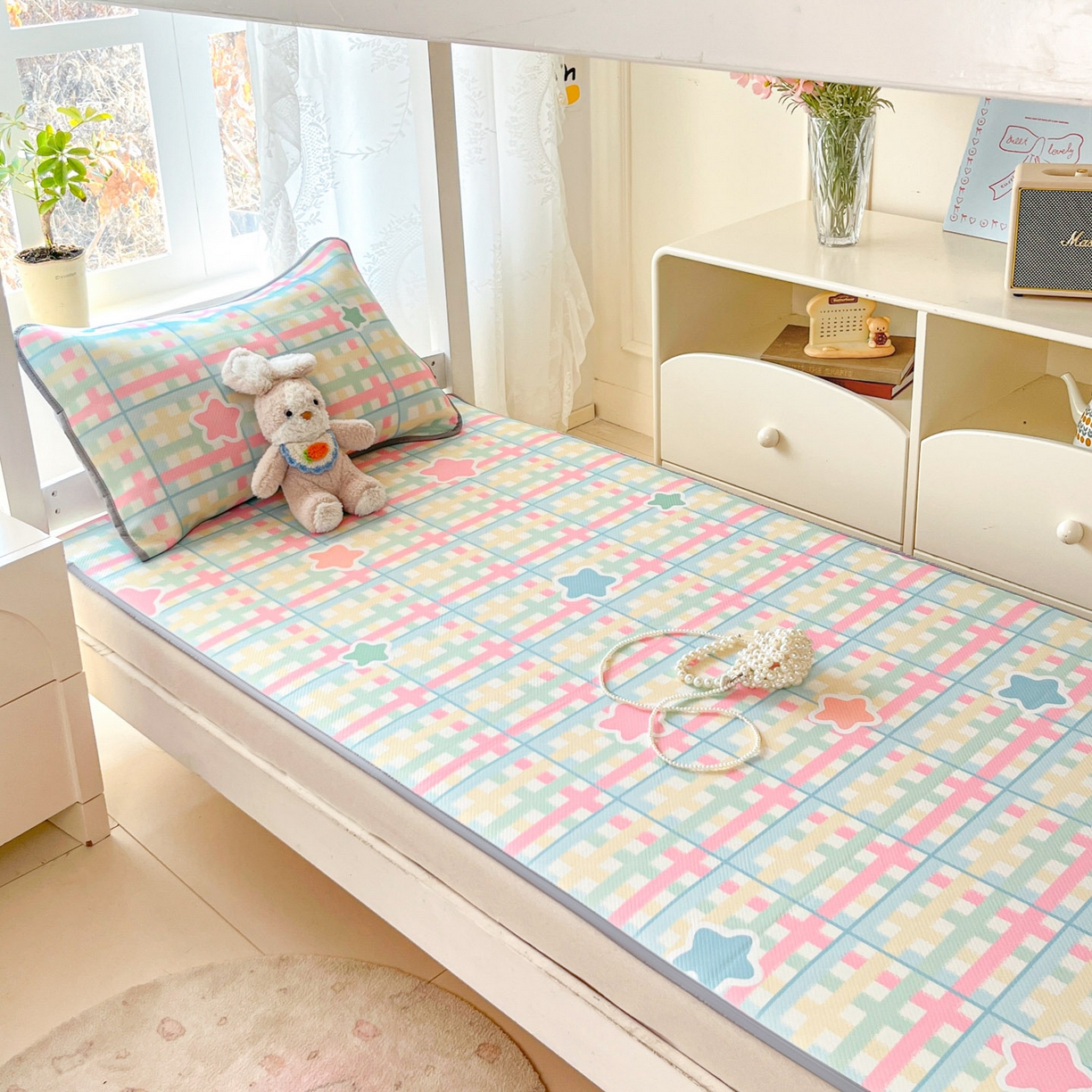 91家纺网 家纺一手货源 找家纺 川悦生活 2026新款凉感冰丝席小阪凉感冰丝数码印花席学生床 席杏仁小星星