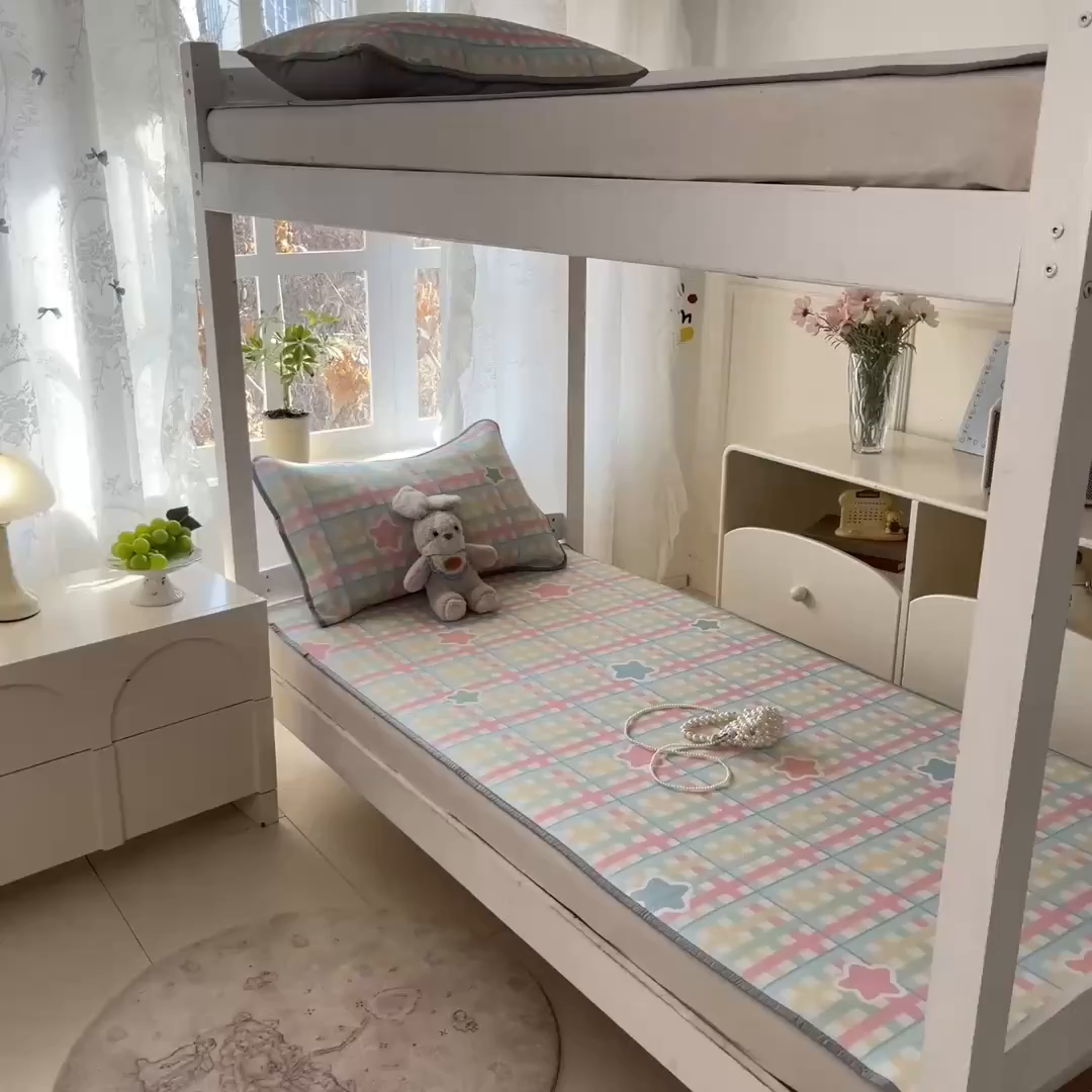 91家纺网 家纺一手货源 找家纺 川悦生活 2026新款凉感冰丝席小阪凉感冰丝数码印花席学生床 席杏仁小星星