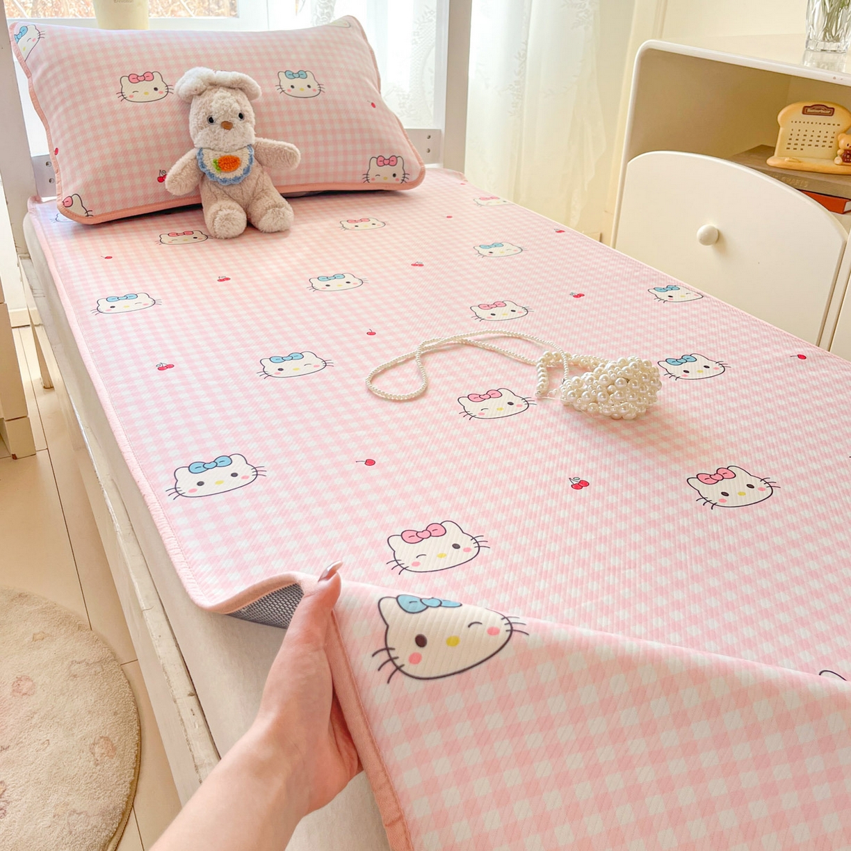 91家纺网 家纺一手货源 找家纺 川悦生活 2026新款凉感冰丝席小阪凉感冰丝数码印花席学生床 席樱桃小奶喵