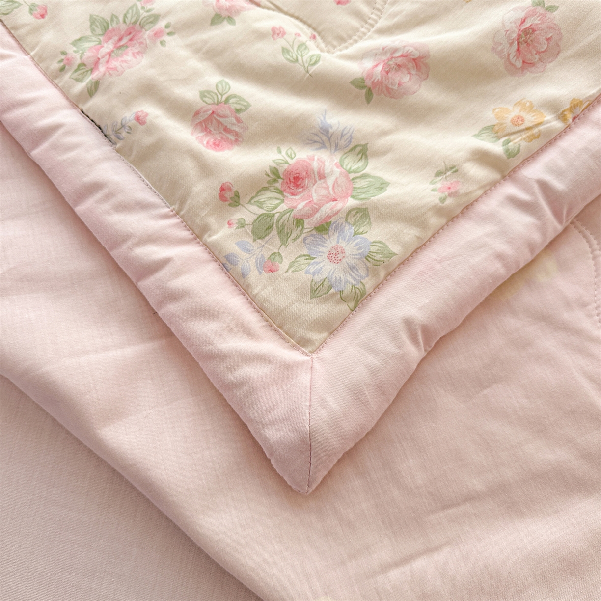 91家纺网 家纺一手货源 找家纺 易博家纺 2026新款小清新款里外全棉纯棉夏被夏凉被空调被 花漾浅梦