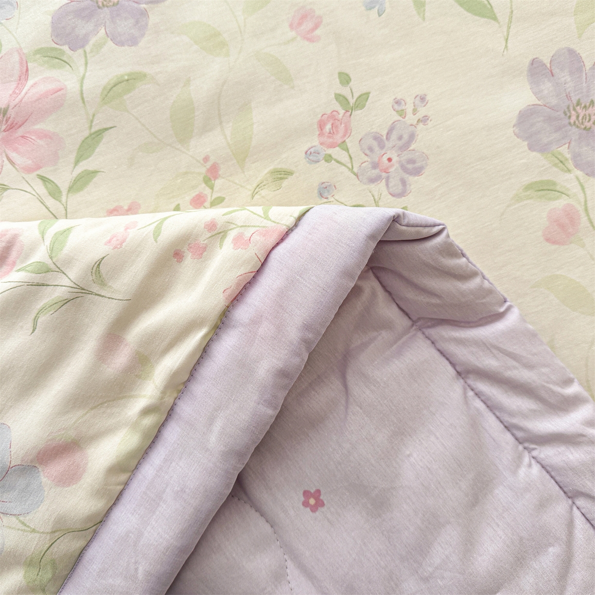 91家纺网 家纺一手货源 找家纺 易博家纺 2026新款小清新款里外全棉纯棉夏被夏凉被空调被 清风花韵