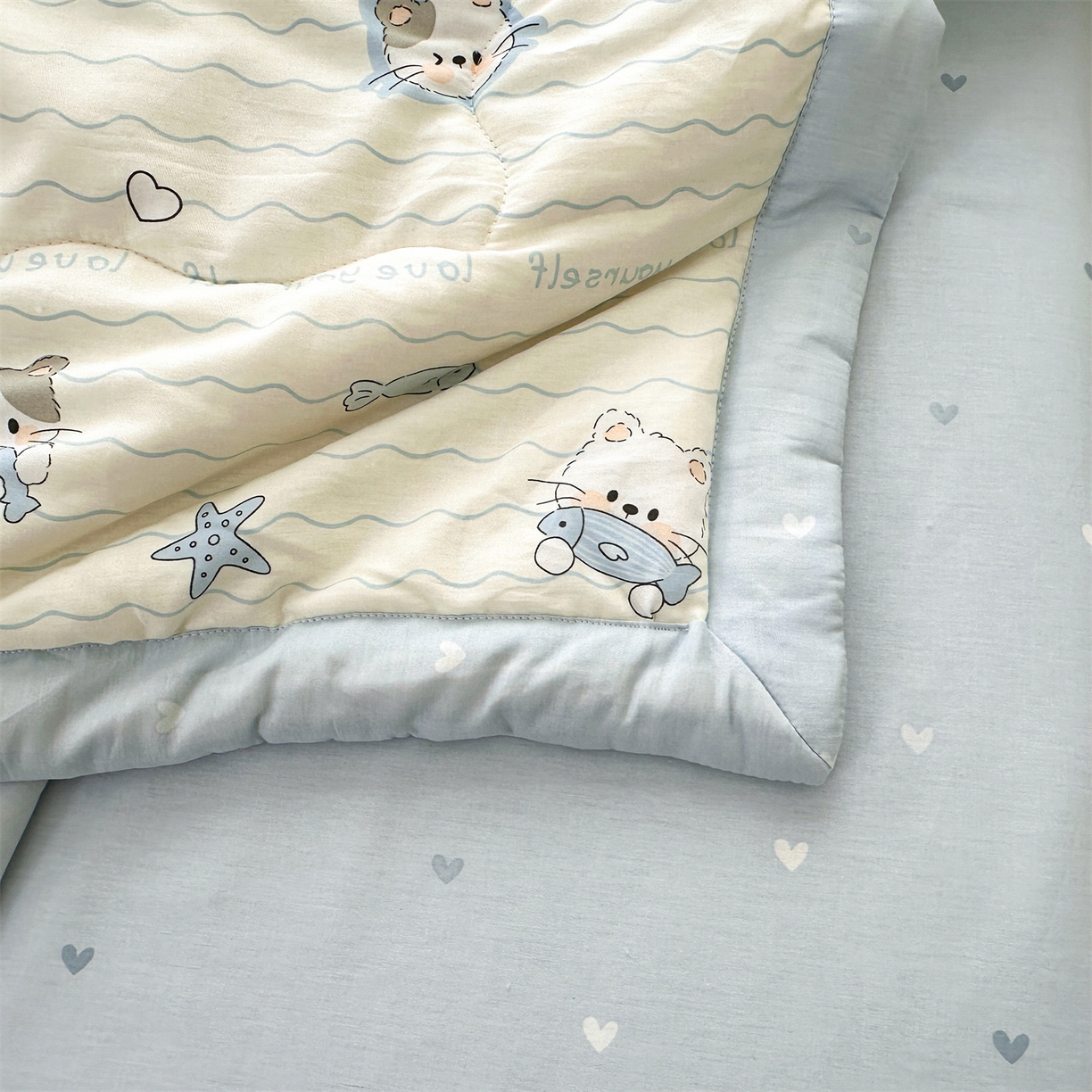 91家纺网 家纺一手货源 找家纺 易博家纺 2026新款小清新款里外全棉纯棉夏被夏凉被空调被 猫猫鱼