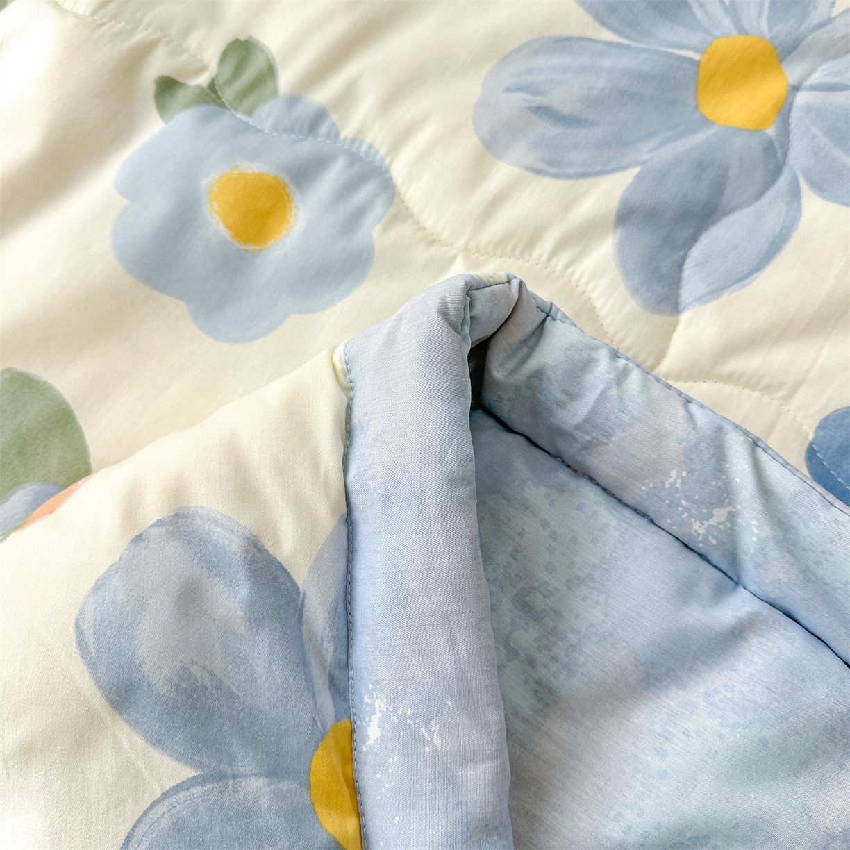 91家纺网 家纺一手货源 找家纺 易博家纺 2026新款小清新款里外全棉纯棉夏被夏凉被空调被 太阳花