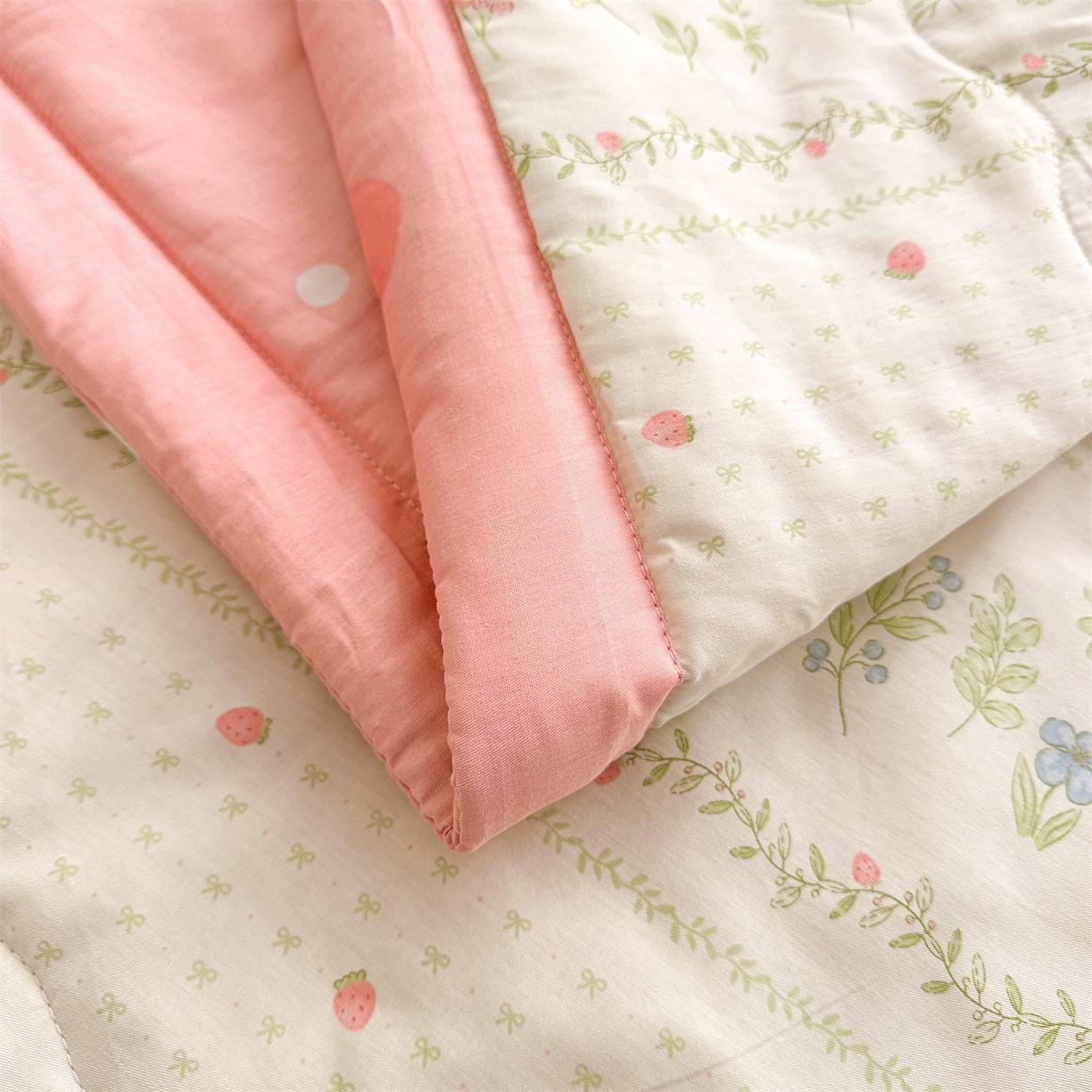 91家纺网 家纺一手货源 找家纺 易博家纺 2026新款小清新款里外全棉纯棉夏被夏凉被空调被 伊水芙蓉