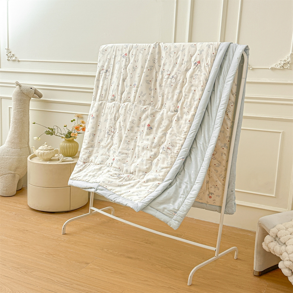 91家纺网 家纺一手货源 找家纺 易博家纺 2026新款小清新款里外全棉纯棉夏被夏凉被空调被 森语小兔