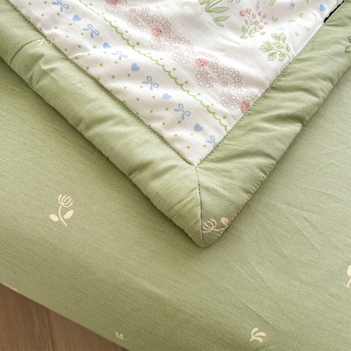 91家纺网 家纺一手货源 找家纺 易博家纺 2026新款小清新款里外全棉纯棉夏被夏凉被空调被 花蔓梦兔