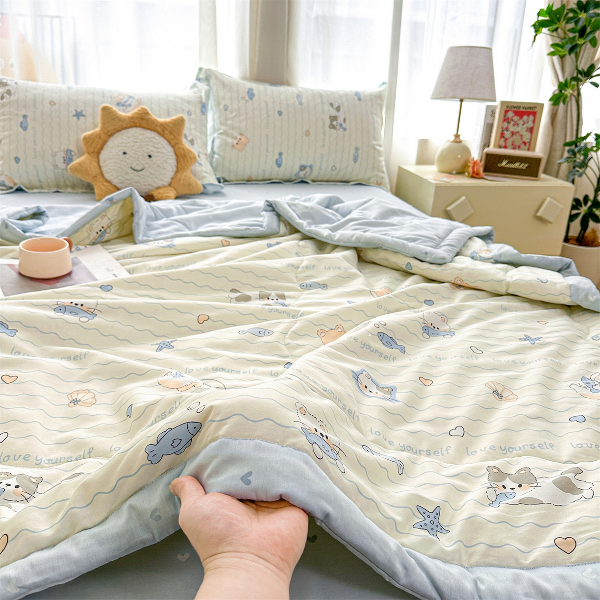 91家纺网 家纺一手货源 找家纺 易博家纺 2026新款小清新款里外全棉纯棉夏被夏凉被空调被 猫猫鱼