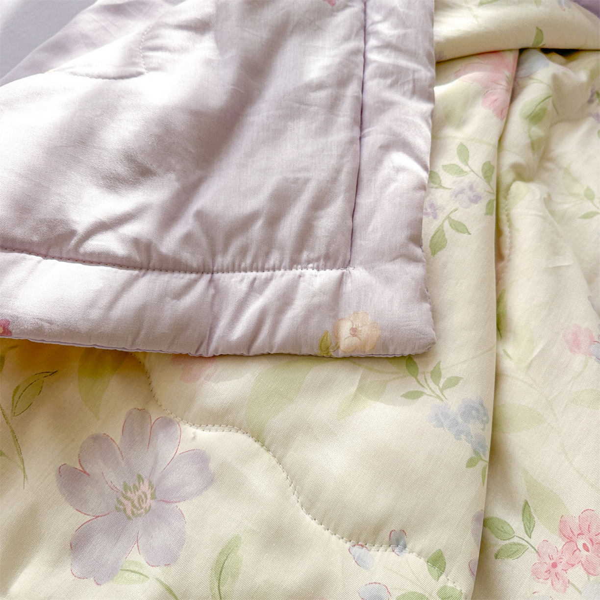 91家纺网 家纺一手货源 找家纺 易博家纺 2026新款小清新款里外全棉纯棉夏被夏凉被空调被 清风花韵