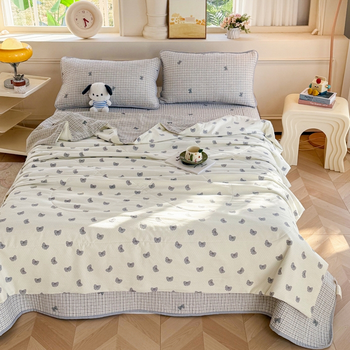 91家纺网 家纺一手货源 找家纺 云玲时尚 2026新款古法水洗棉夏被床盖四件套 蝶梦