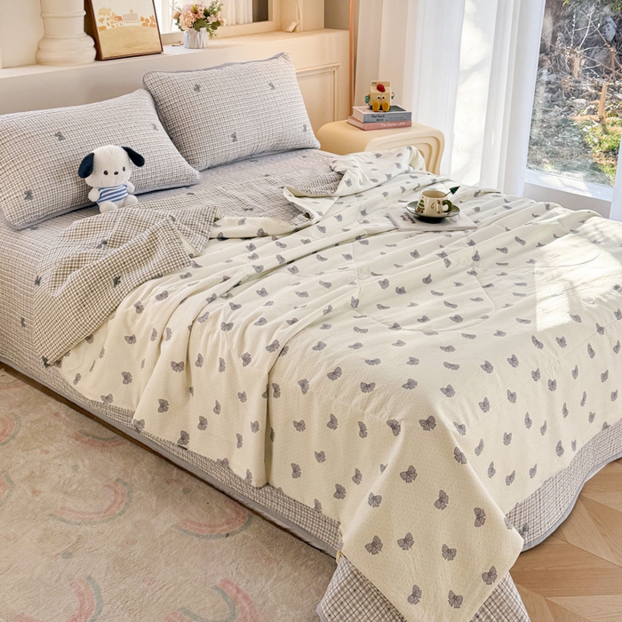 91家纺网 家纺一手货源 找家纺 云玲时尚 2026新款古法水洗棉夏被床盖四件套 蝶梦