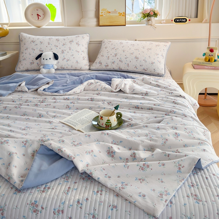 91家纺网 家纺一手货源 找家纺 云玲时尚 2026新款古法水洗棉夏被床盖四件套 粉蓝玫瑰