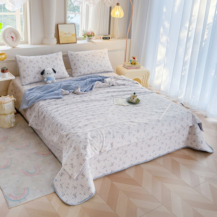 91家纺网 家纺一手货源 找家纺 云玲时尚 2026新款古法水洗棉夏被床盖四件套 粉蓝玫瑰