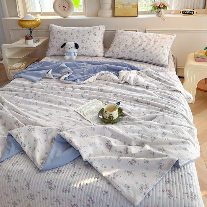 91家纺网 家纺一手货源 找家纺 云玲时尚 2026新款古法水洗棉夏被床盖四件套 粉蓝玫瑰