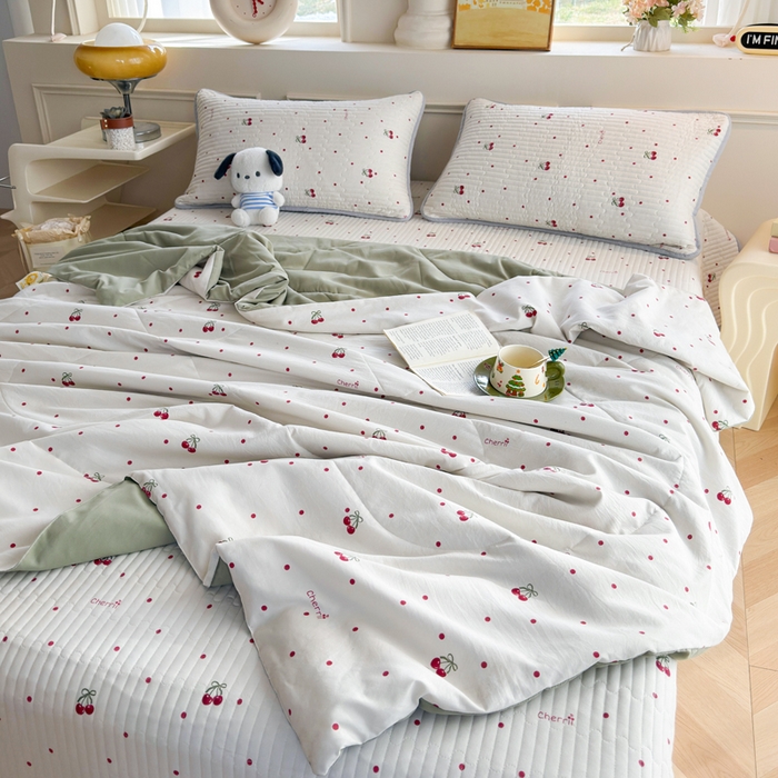 91家纺网 家纺一手货源 找家纺 云玲时尚 2026新款古法水洗棉夏被床盖四件套 樱桃绿