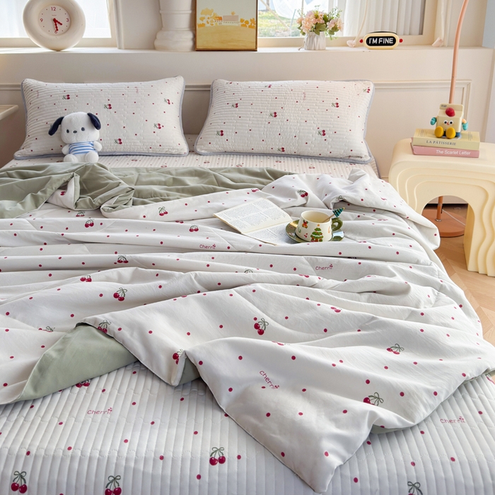 91家纺网 家纺一手货源 找家纺 云玲时尚 2026新款古法水洗棉夏被床盖四件套 樱桃绿