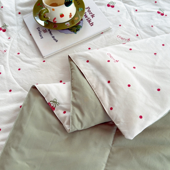 91家纺网 家纺一手货源 找家纺 云玲时尚 2026新款古法水洗棉夏被床盖四件套 樱桃绿