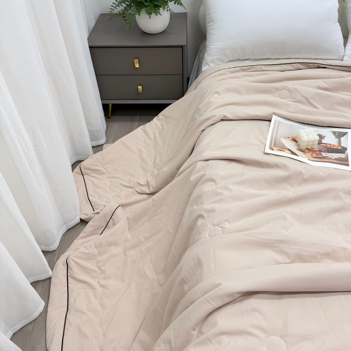 91家纺网 家纺一手货源 找家纺 申龙家纺 2026新款云感棉斜条夏被 奶茶杏