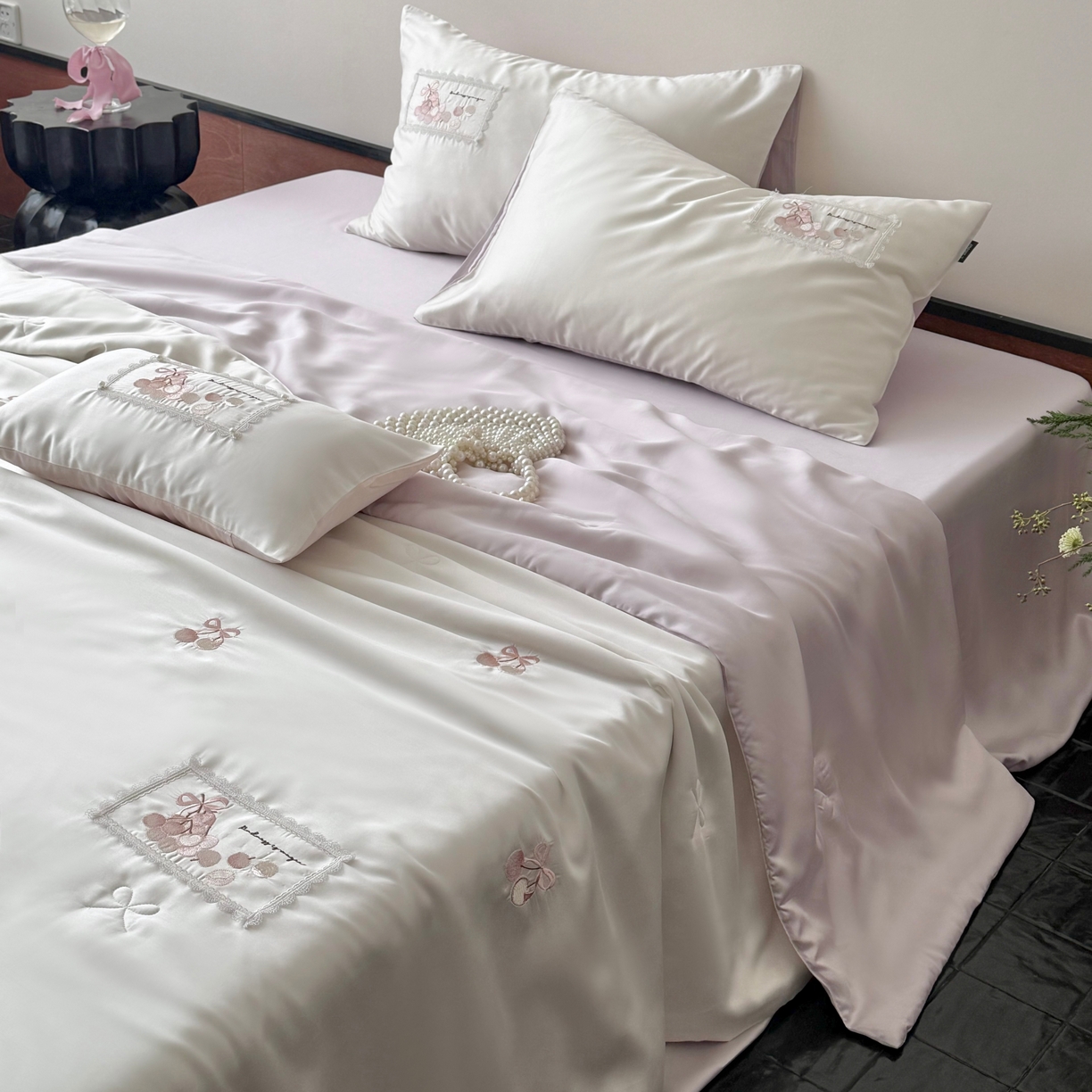 91家纺网 家纺一手货源 找家纺 （总）鹿班家居 2026新款60S兰精天丝刺绣夏被空调被夏凉被四件套粉红荔枝（标准会员-20元）