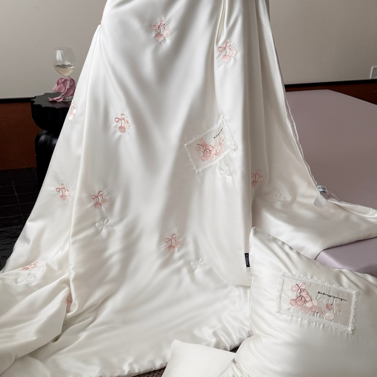 91家纺网 家纺一手货源 找家纺 鹿班家居 2026新款60S兰精天丝刺绣夏被空调被夏凉被四件套粉红荔枝（标准会员-20元） 紫色