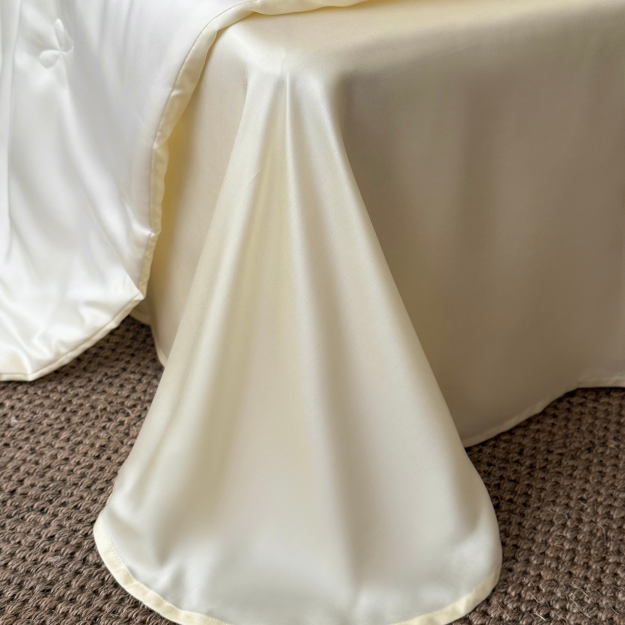 91家纺网 家纺一手货源 找家纺 鹿班家居 2026新款60S兰精天丝刺绣夏被空调被夏凉被四件套粉红荔枝（标准会员-20元） 月光色