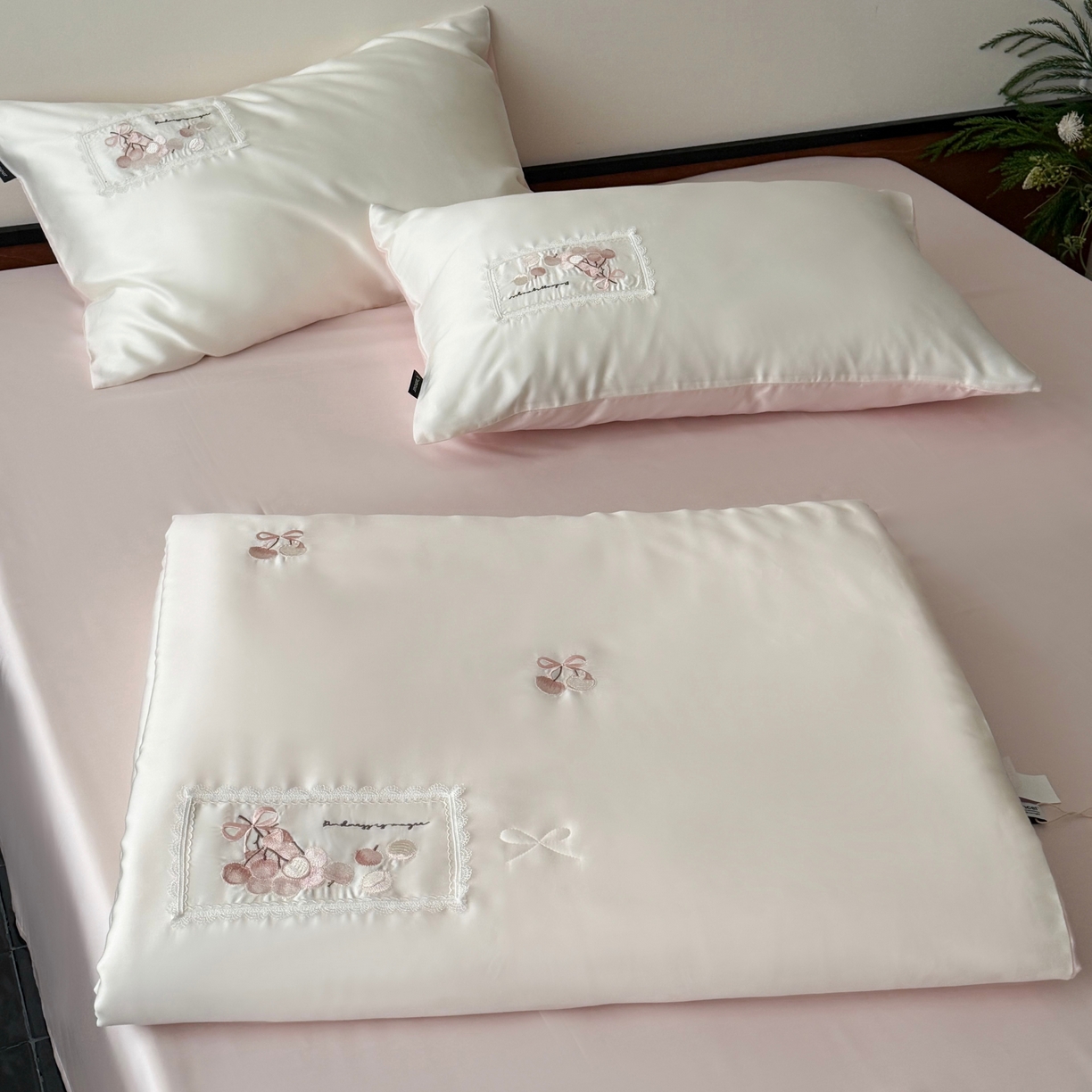 91家纺网 家纺一手货源 找家纺 鹿班家居 2026新款60S兰精天丝刺绣夏被空调被夏凉被四件套粉红荔枝（标准会员-20元） 粉色