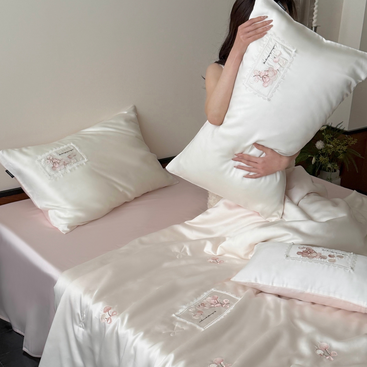 鹿班家居 2026新款60S兰精天丝刺绣夏被空调被夏凉被四件套粉红荔枝（标准会员-20元） 粉色