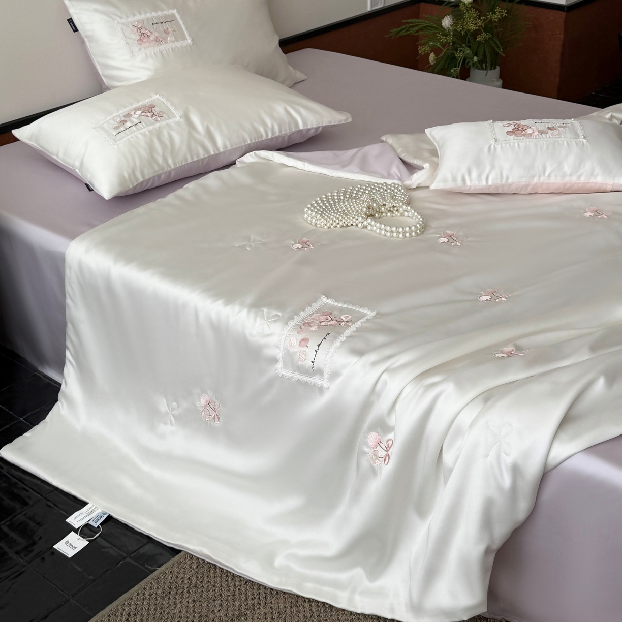 91家纺网 家纺一手货源 找家纺 （总）鹿班家居 2026新款60S兰精天丝刺绣夏被空调被夏凉被四件套粉红荔枝（标准会员-20元）