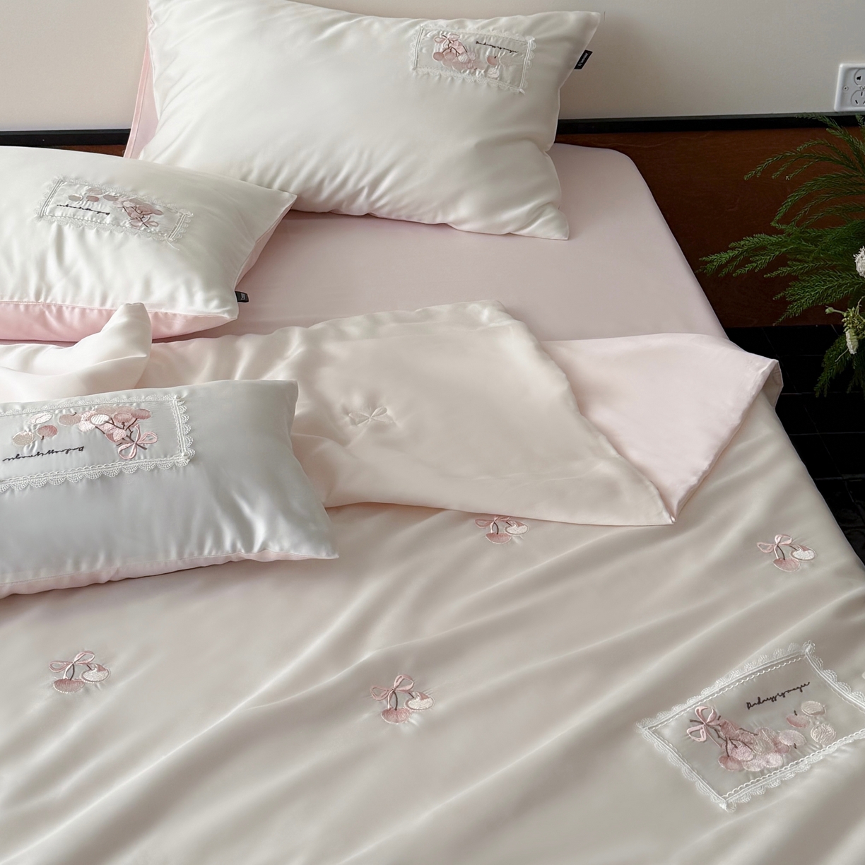 91家纺网 家纺一手货源 找家纺 鹿班家居 2026新款60S兰精天丝刺绣夏被空调被夏凉被四件套粉红荔枝（标准会员-20元） 粉色