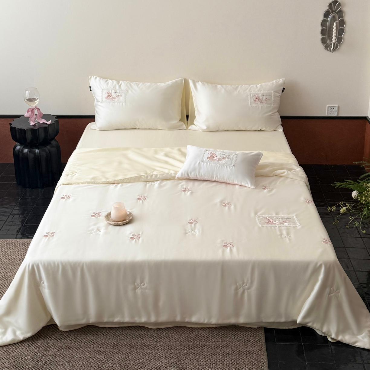 91家纺网 家纺一手货源 找家纺 鹿班家居 2026新款60S兰精天丝刺绣夏被空调被夏凉被四件套粉红荔枝（标准会员-20元） 月光色