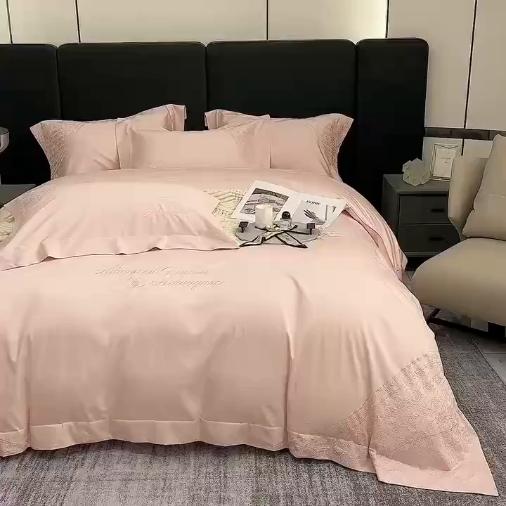 91家纺网 家纺一手货源 找家纺 edra 2026新款纯棉长绒棉轻奢刺绣床盖款四件套-香奈儿 香奈儿粉