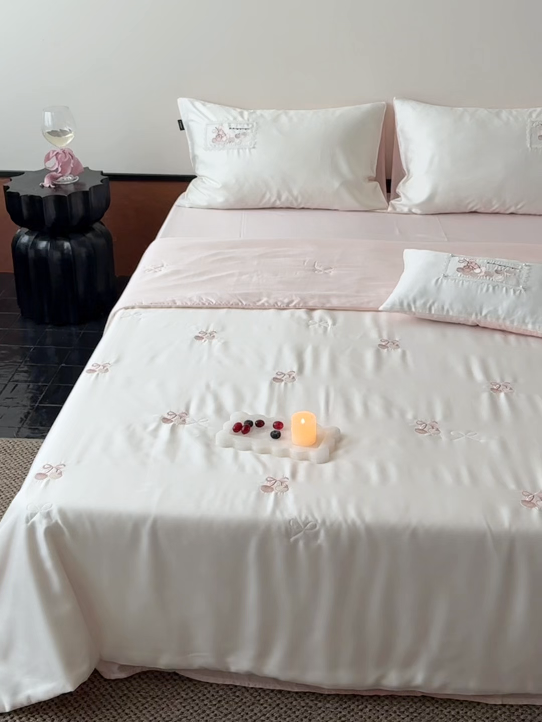 91家纺网 家纺一手货源 找家纺 鹿班家居 2026新款60S兰精天丝刺绣夏被空调被夏凉被四件套粉红荔枝（标准会员-20元） 粉色