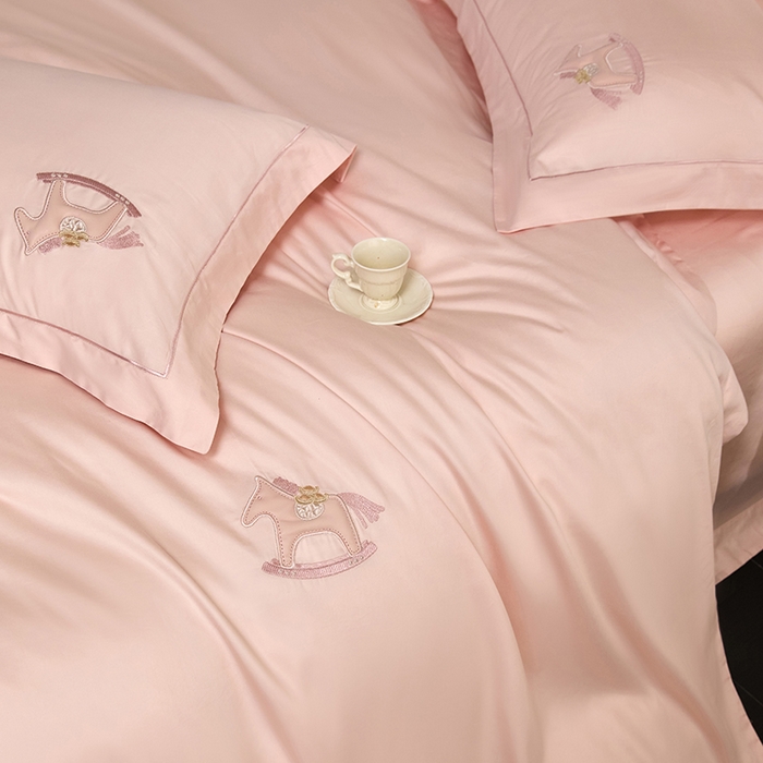 91家纺网 家纺一手货源 找家纺 蒂爵 2026新款贡缎100支长绒棉全棉纯棉刺绣绣花四件套高端四件套-马上有钱 马上有钱-夏日粉