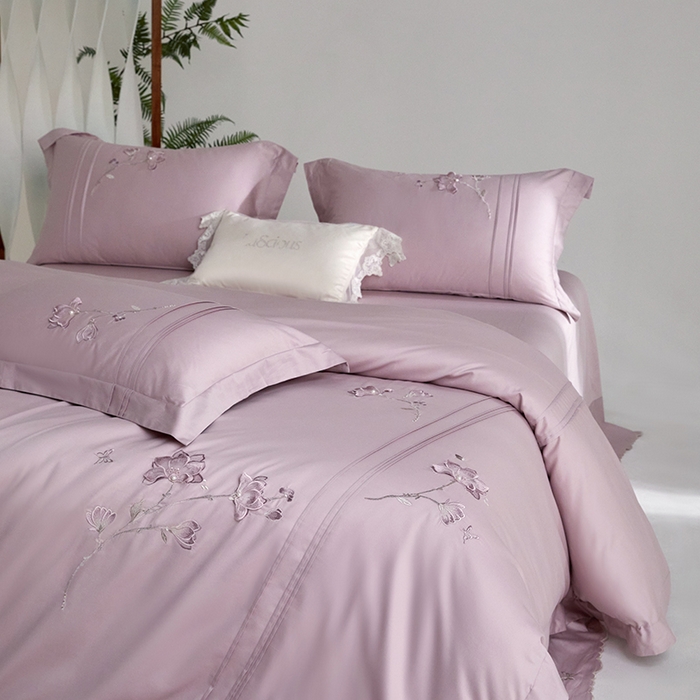 91家纺网 家纺一手货源 找家纺 蒂爵 2026新款贡缎100支长绒棉全棉纯棉刺绣绣花四件套高端四件套-陌上花开 陌上花开-千黛紫