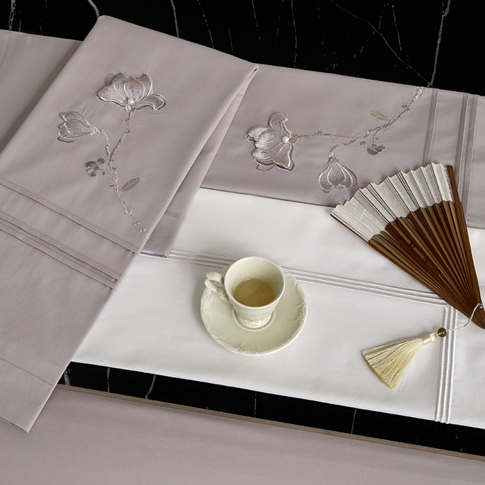 91家纺网 家纺一手货源 找家纺 蒂爵 2026新款贡缎100支长绒棉全棉纯棉刺绣绣花四件套高端四件套-陌上花开 陌上花开-晶钻灰