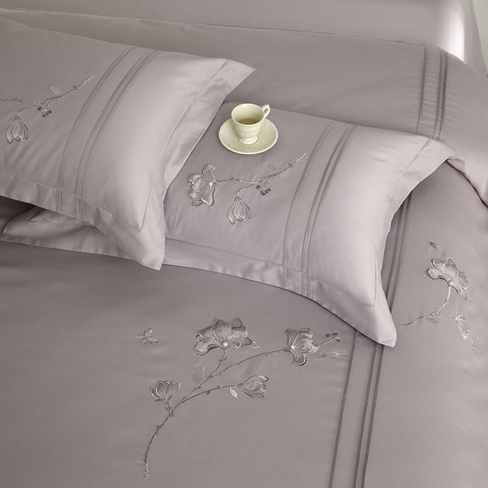91家纺网 家纺一手货源 找家纺 蒂爵 2026新款贡缎100支长绒棉全棉纯棉刺绣绣花四件套高端四件套-陌上花开 陌上花开-晶钻灰