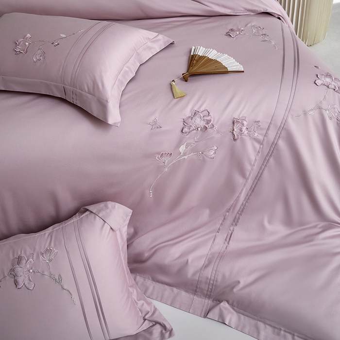 91家纺网 家纺一手货源 找家纺 蒂爵 2026新款贡缎100支长绒棉全棉纯棉刺绣绣花四件套高端四件套-陌上花开 陌上花开-千黛紫