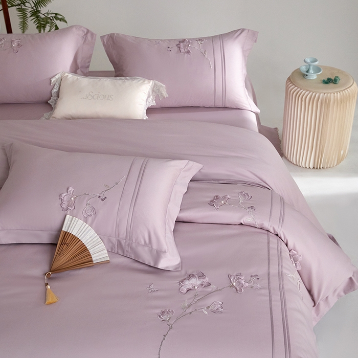 91家纺网 家纺一手货源 找家纺 蒂爵 2026新款贡缎100支长绒棉全棉纯棉刺绣绣花四件套高端四件套-陌上花开 陌上花开-千黛紫