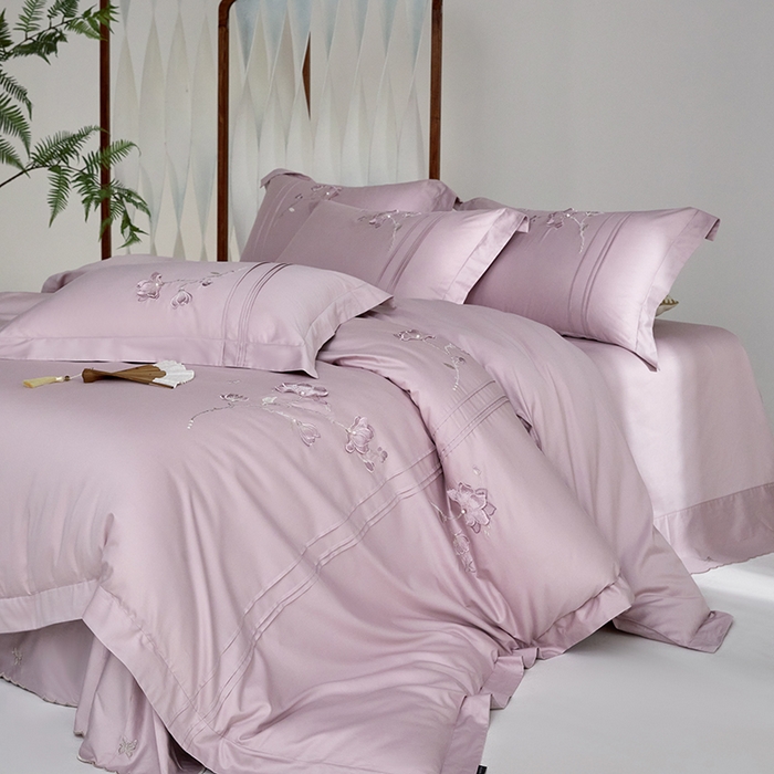 91家纺网 家纺一手货源 找家纺 蒂爵 2026新款贡缎100支长绒棉全棉纯棉刺绣绣花四件套高端四件套-陌上花开 陌上花开-千黛紫