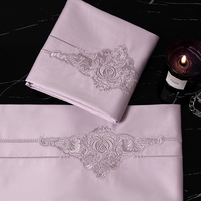 91家纺网 家纺一手货源 找家纺 蒂爵 2026新款贡缎100支长绒棉全棉纯棉刺绣绣花四件套高端四件套-施华洛 施华洛-烟霞紫