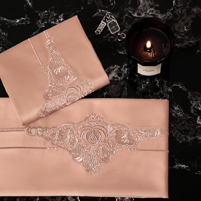 91家纺网 家纺一手货源 找家纺 蒂爵 2026新款贡缎100支长绒棉全棉纯棉刺绣绣花四件套高端四件套-施华洛 施华洛-琥珀橙