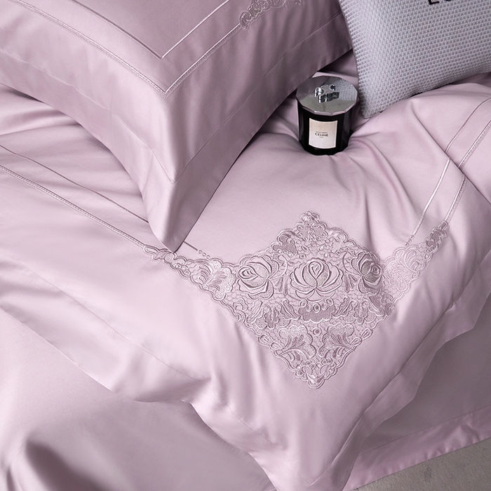 91家纺网 家纺一手货源 找家纺 蒂爵 2026新款贡缎100支长绒棉全棉纯棉刺绣绣花四件套高端四件套-施华洛 施华洛-烟霞紫